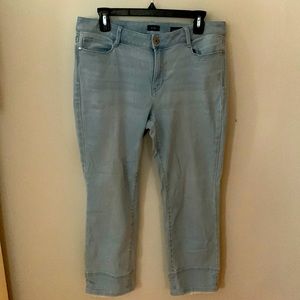 J. Jill light wash capri pants. Authentic fit, cropped jeans.